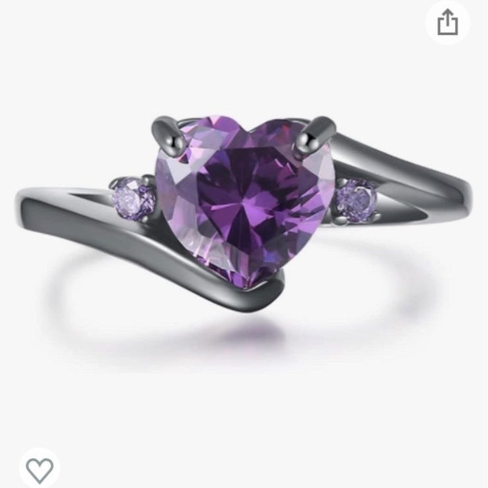 Size 5 Black Gold Plated Heart Shaped Stone Solitaire Style